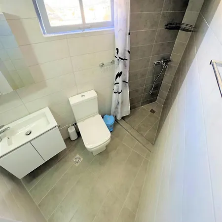 Renos New Fabulous * Fira (Santorini)