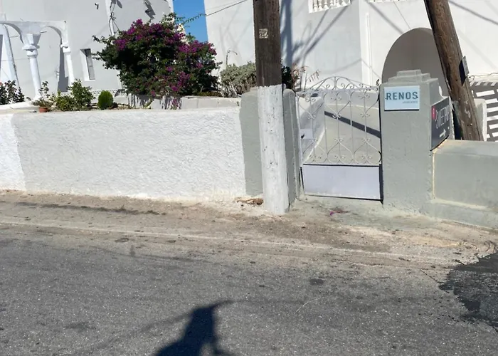 Renos New Fabulous Vila Fira (Santorini)